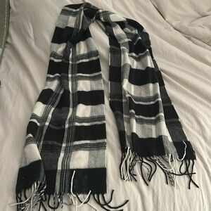Preston & York Black and White Scarf